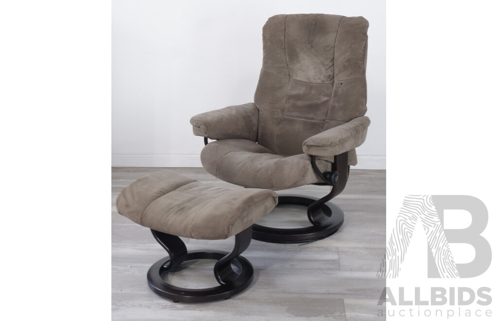 Stressless Furniture Swivel Armchair with Foot Stool