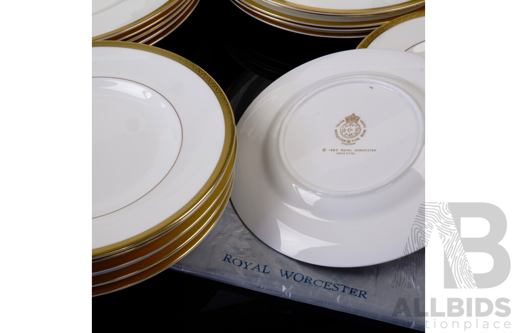 Vintage Royal Worcester Fine Bone China 24 Piece Dinner Service in Coventry Pattern in Original Wrappers