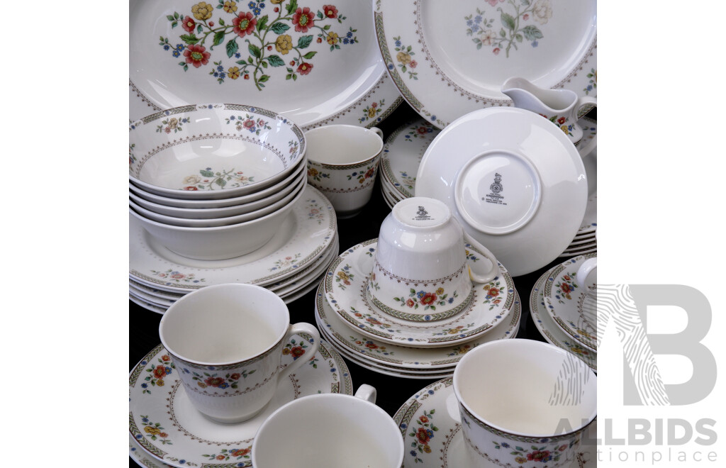 Vintage Royal Doulton Fine China 35 Piece Dinner Service in Kingswood Pattern