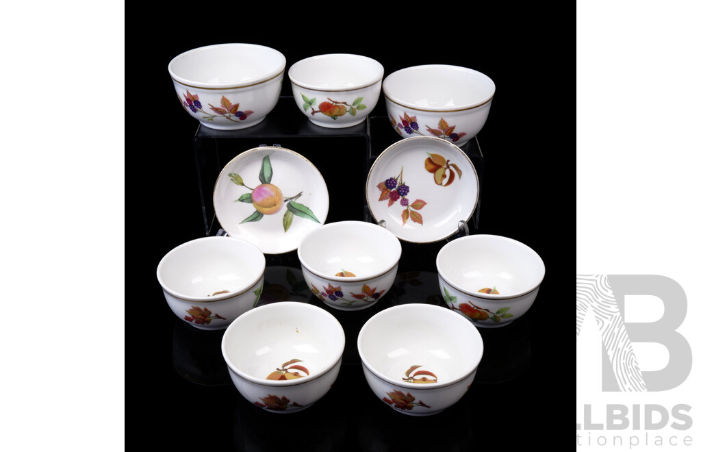 Royal Worcester Eight Piece Set in Eversham Pattern Along with Two Other Royal Worcester Plates