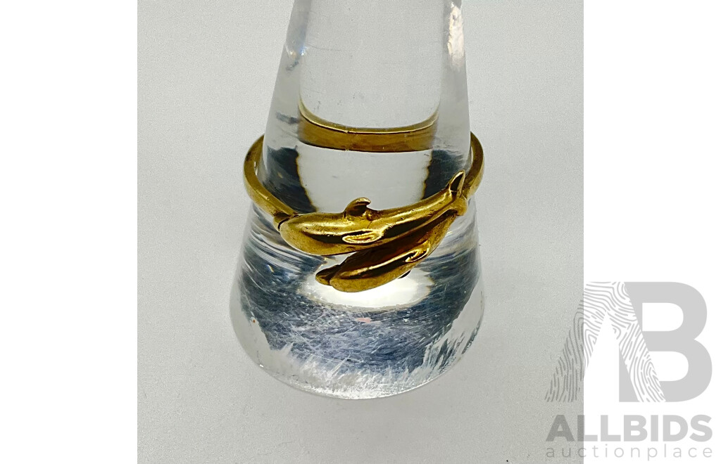 9CT Gold Dolphin Ring, Size V - 2.54 Grams