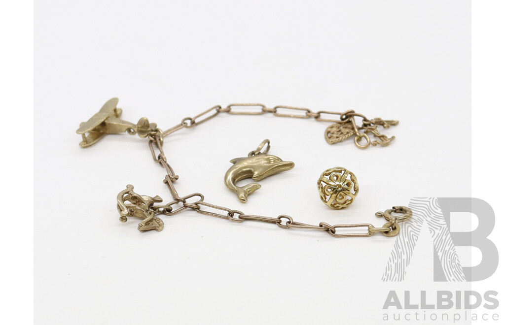 9ct Vintage Charm Bracelet with 3 Charms + 2 Charms, Hallmarked 375, Total Weight 9.85grams