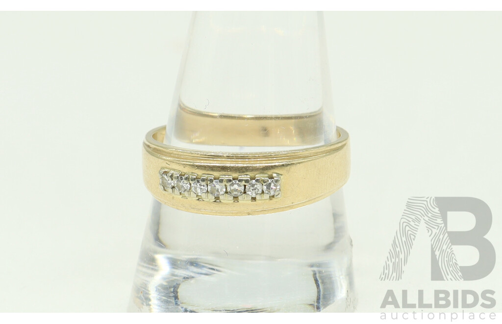 14ct Diamond Set Wedding Ring, Size V 1/2, 4.20grams