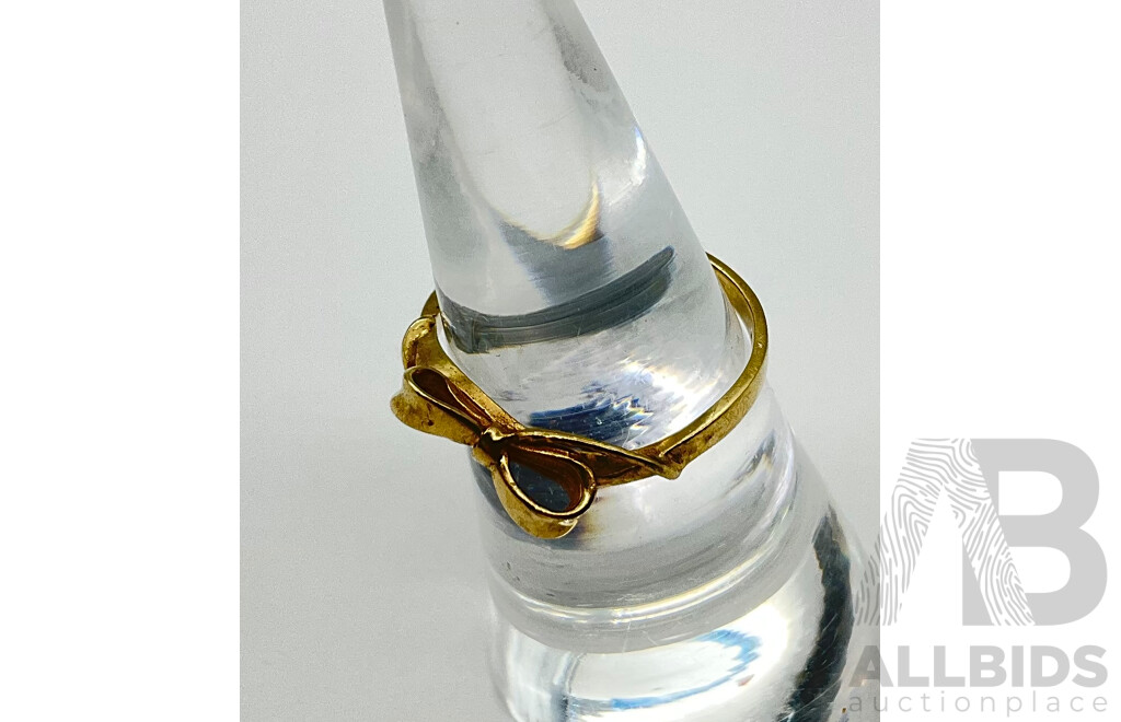 Unique 9CT Gold Bowtie Ring, Size N - 1.45 Grams