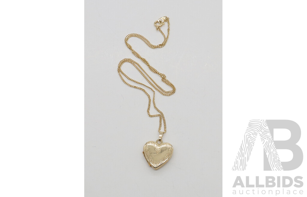 9ct Gold Heart Locket with Scalloped Etching, Inscribed on Back, 1.36grams