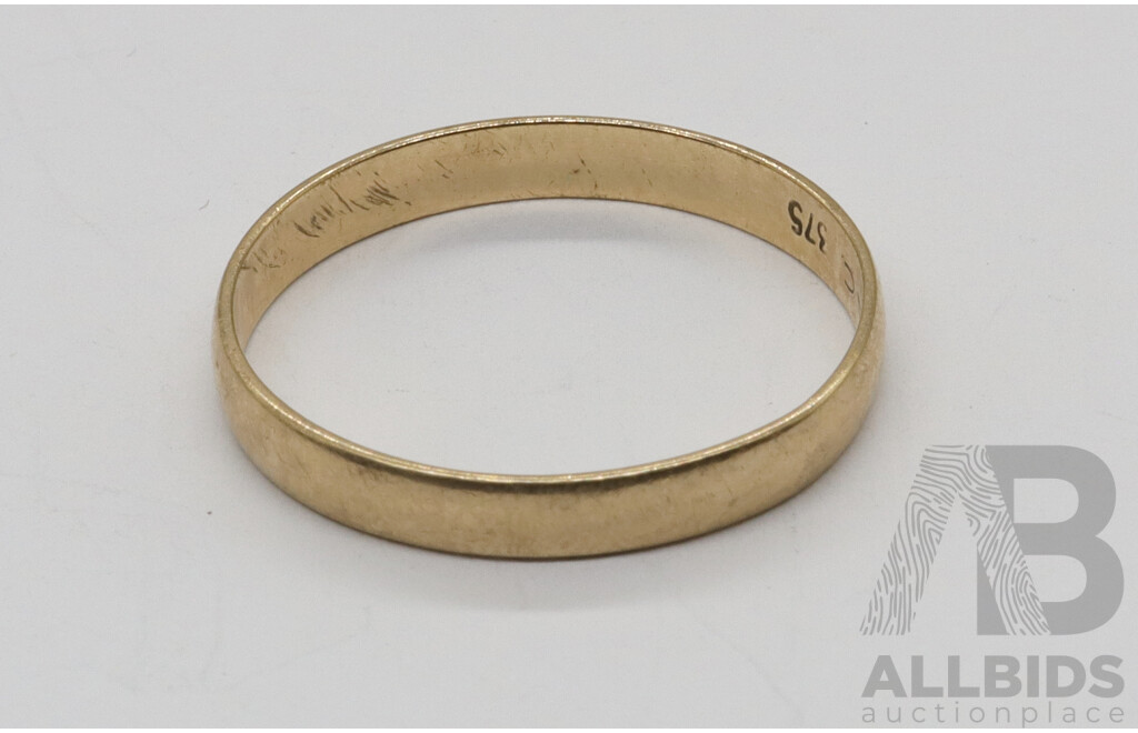 9ct Yellow Gold Curved Wedding Band, Size R, 1.31 Grams