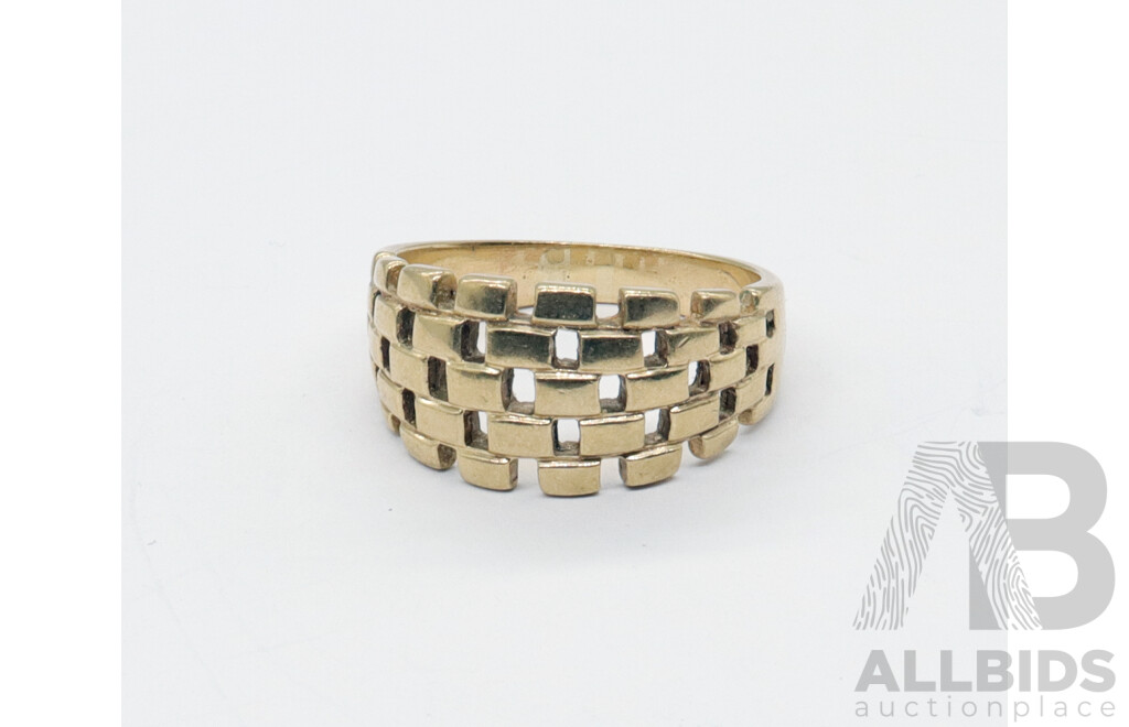 9ct Weaved Design Gold Ring, Size O, 4.77 Grams