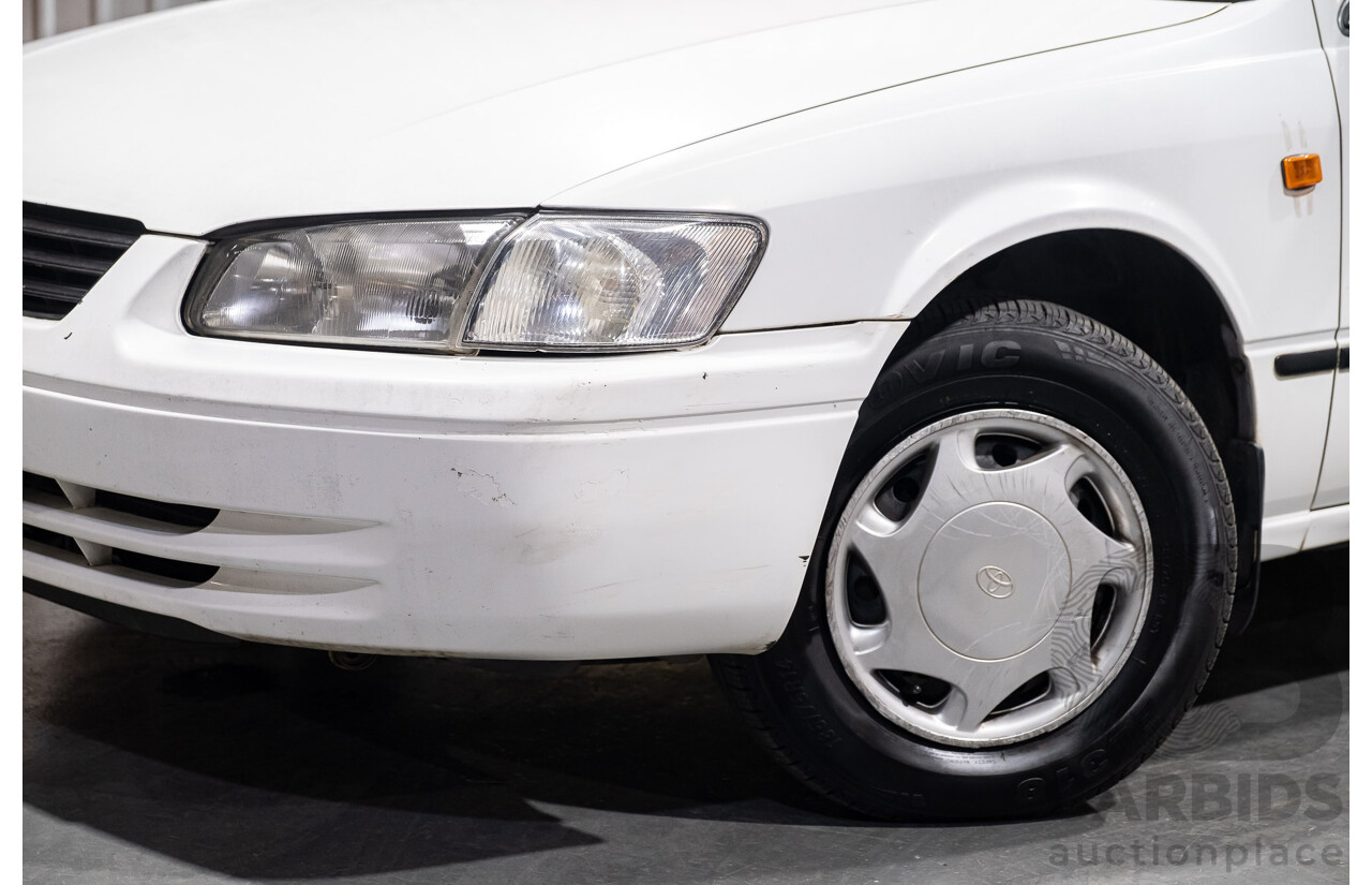 9/1998 Toyota Camry CSi SXV20R 4d Sedan White 2.2L