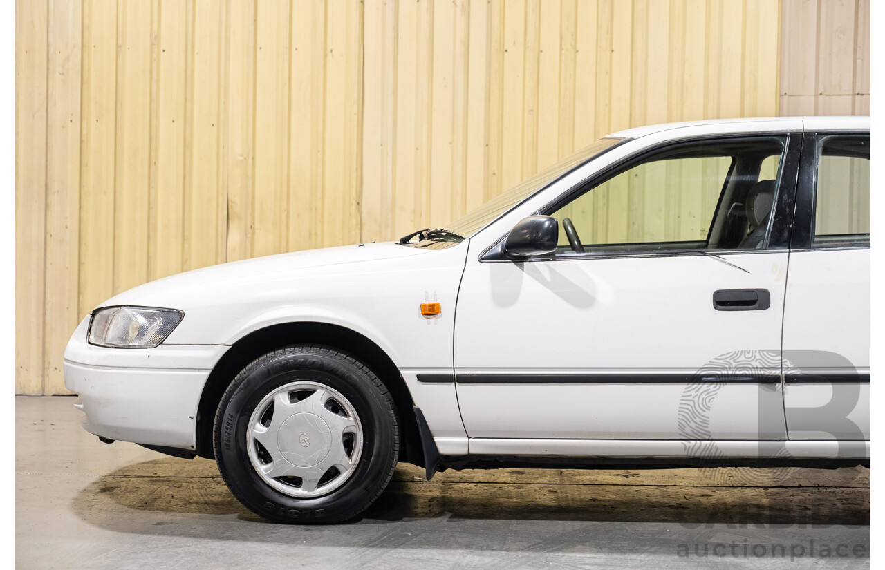 9/1998 Toyota Camry CSi SXV20R 4d Sedan White 2.2L