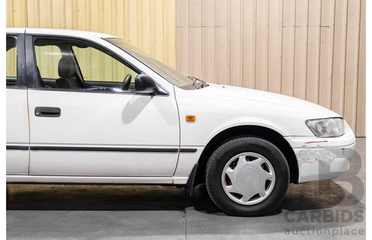 9/1998 Toyota Camry CSi SXV20R 4d Sedan White 2.2L