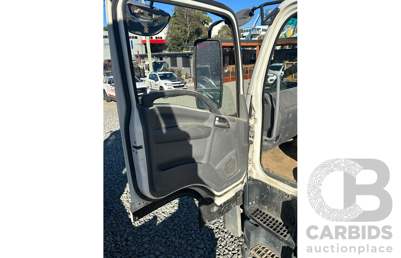 12/ 2017 White Isuzu FYX350 Tanker With Vermeer Mega Vac