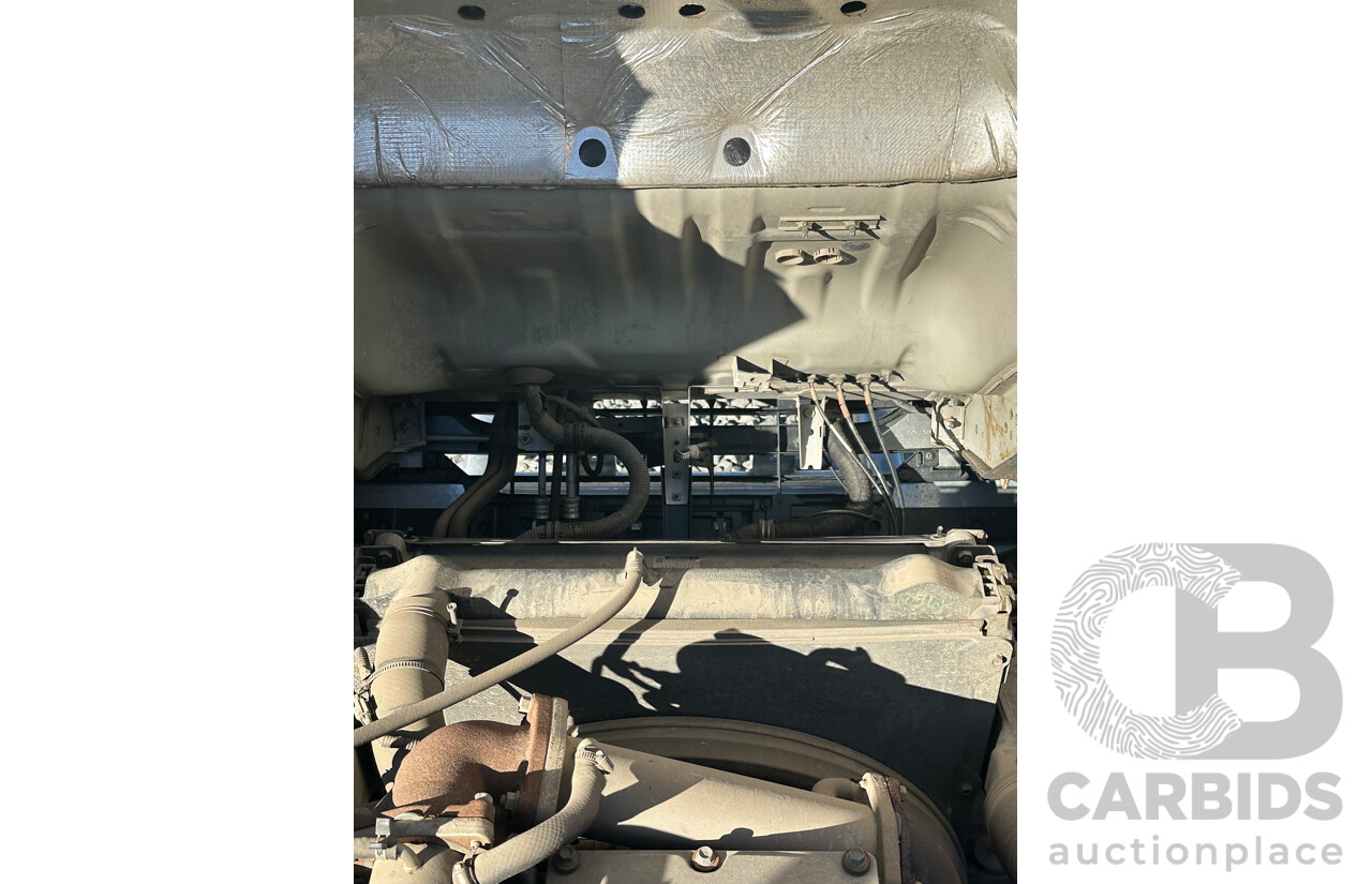 12/ 2017 White Isuzu FYX350 Tanker With Vermeer Mega Vac