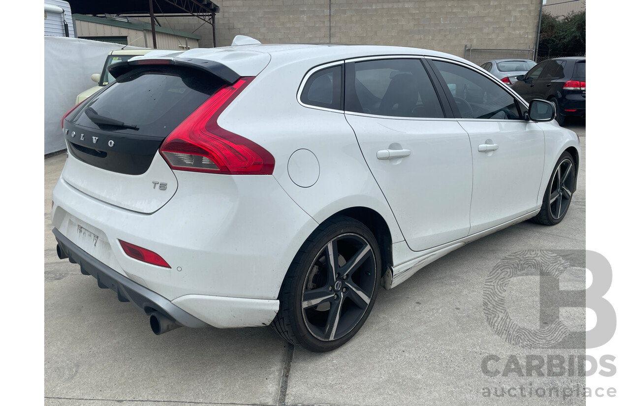 8/2013 Volvo V40 T5 R-Design M 5d Hatchback White 2.5L
