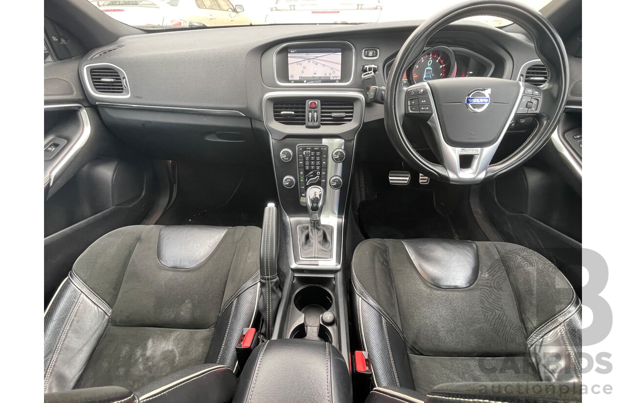 8/2013 Volvo V40 T5 R-Design M 5d Hatchback White 2.5L