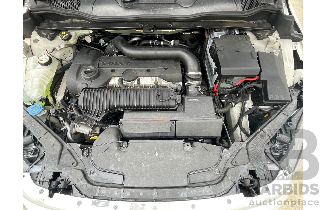 8/2013 Volvo V40 T5 R-Design M 5d Hatchback White 2.5L