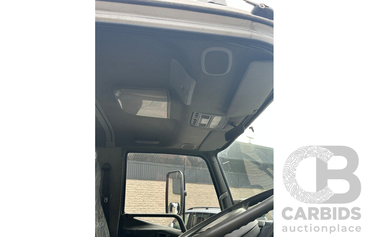09/2004 Mitsubishi FK 600 Rigid Flat Bed Tray Truck