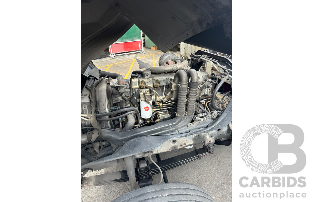 09/2004 Mitsubishi FK 600 Rigid Flat Bed Tray Truck