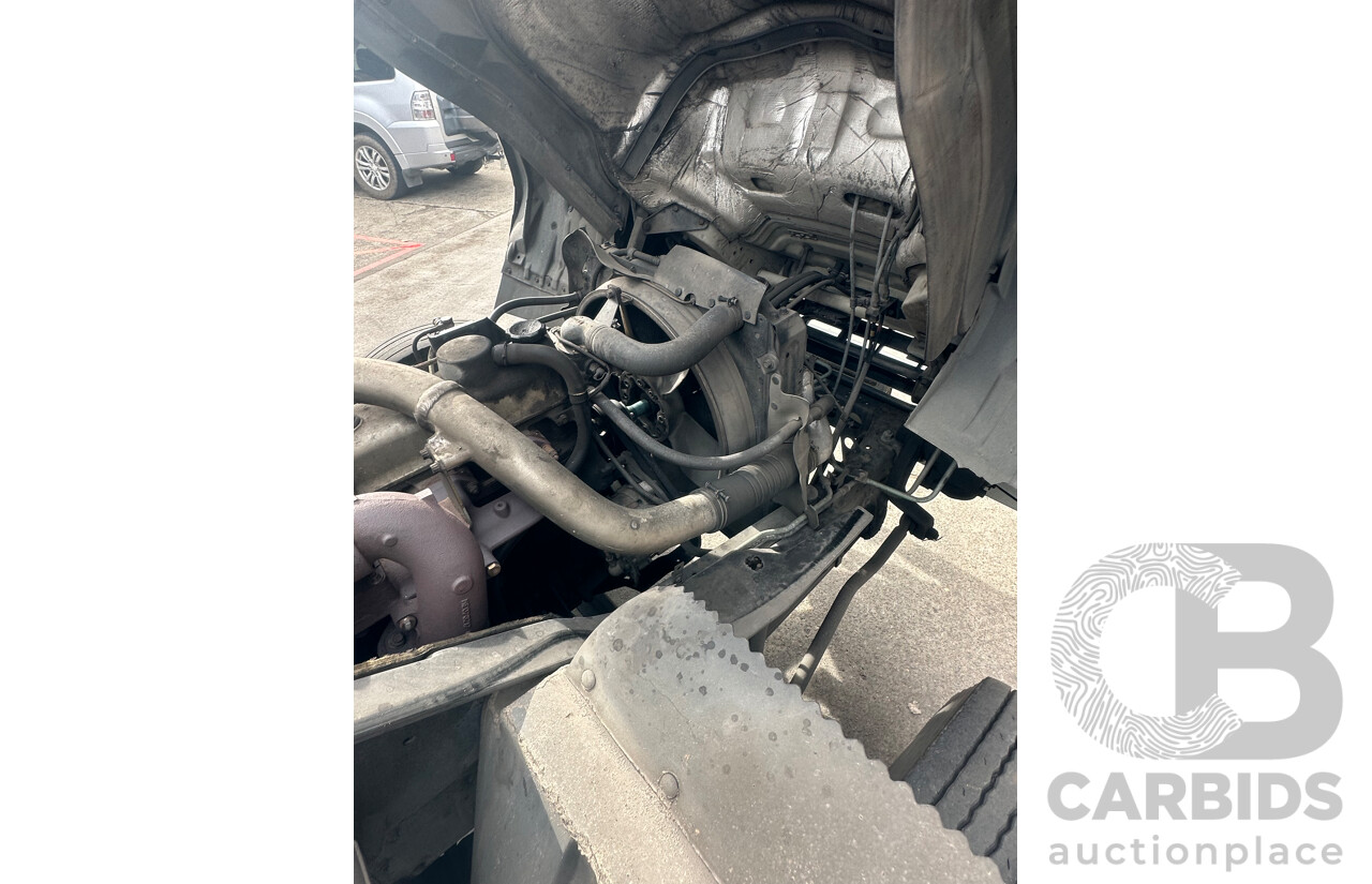 09/2004 Mitsubishi FK 600 Rigid Flat Bed Tray Truck