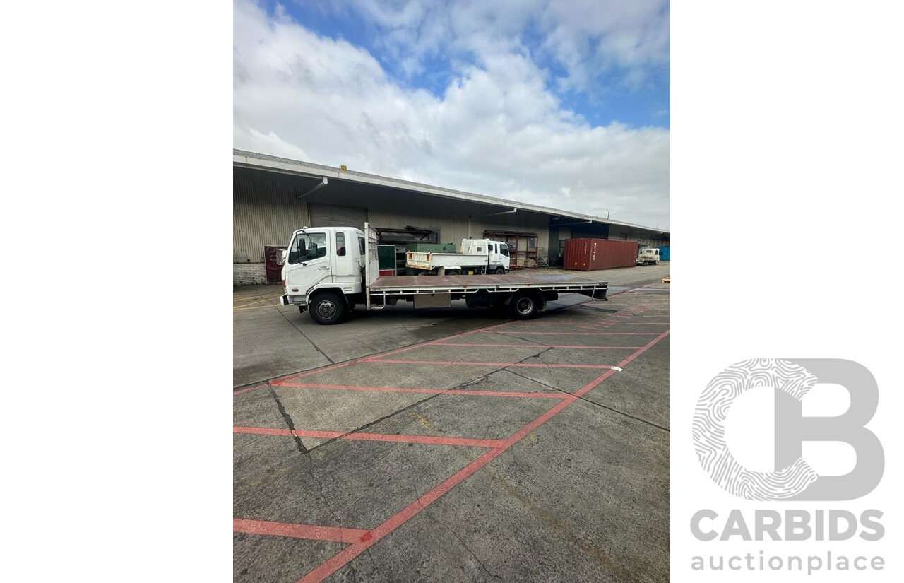 09/2004 Mitsubishi FK 600 Rigid Flat Bed Tray Truck