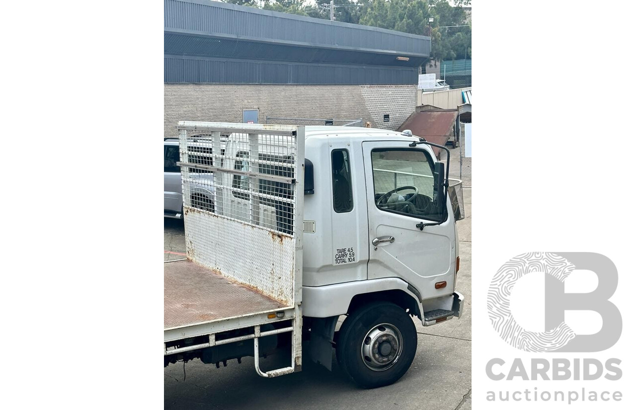 09/2004 Mitsubishi FK 600 Rigid Flat Bed Tray Truck