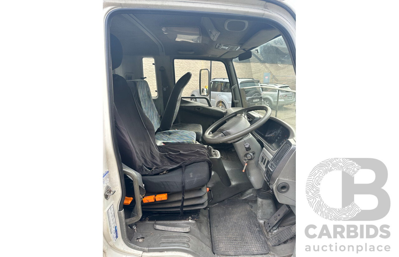 09/2004 Mitsubishi FK 600 Rigid Flat Bed Tray Truck