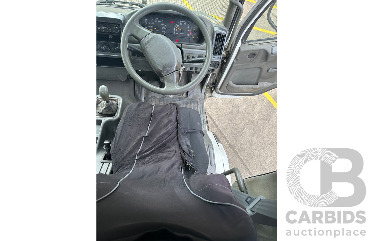 09/2004 Mitsubishi FK 600 Rigid Flat Bed Tray Truck