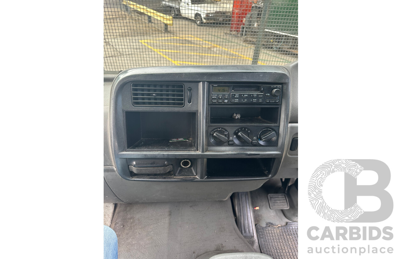 09/2004 Mitsubishi FK 600 Rigid Flat Bed Tray Truck