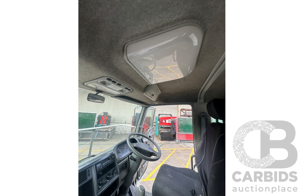 09/2004 Mitsubishi FK 600 Rigid Flat Bed Tray Truck