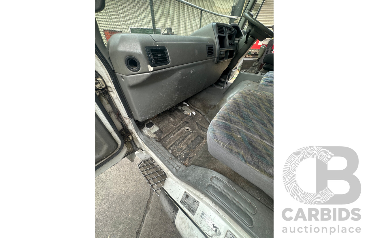 09/2004 Mitsubishi FK 600 Rigid Flat Bed Tray Truck