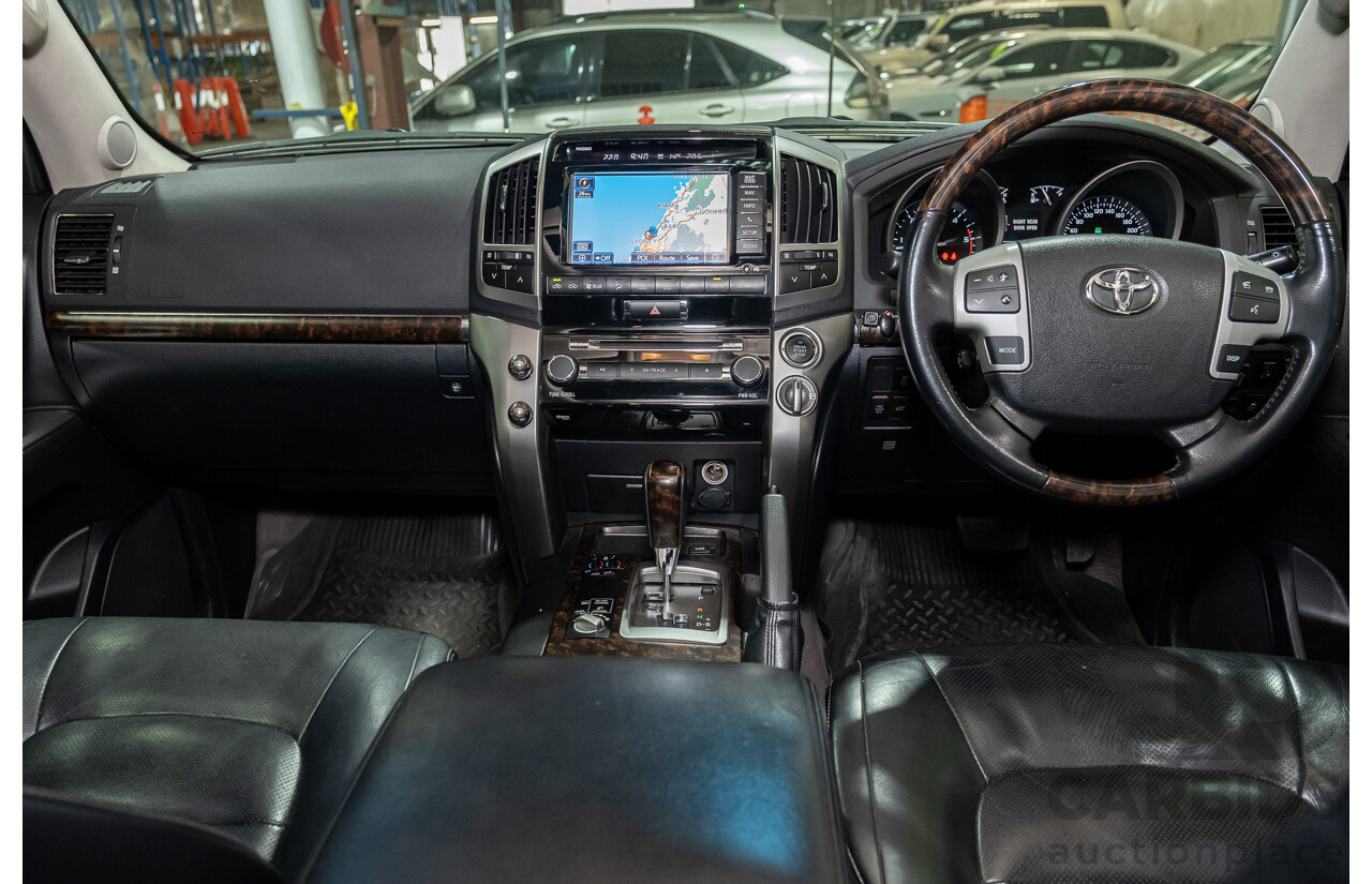 6/2012 Toyota Landcruiser Sahara (4x4) VDJ200R 4d Wagon Silver Turbo Diesel V8 4.5L