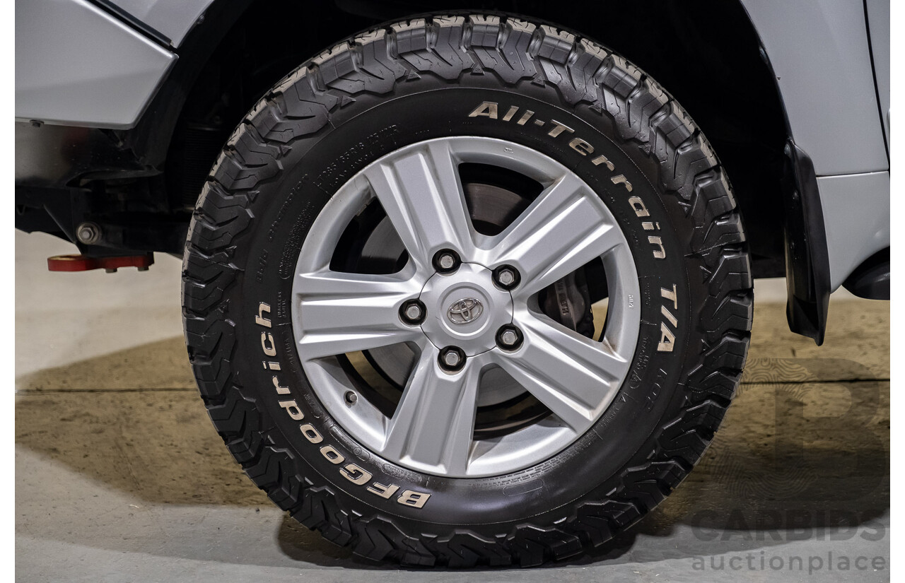 6/2012 Toyota Landcruiser Sahara (4x4) VDJ200R 4d Wagon Silver Turbo Diesel V8 4.5L