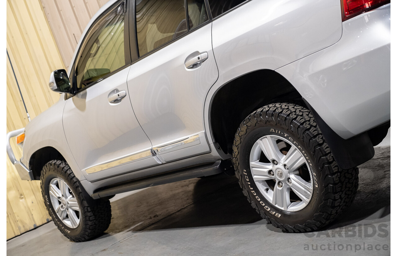 6/2012 Toyota Landcruiser Sahara (4x4) VDJ200R 4d Wagon Silver Turbo Diesel V8 4.5L