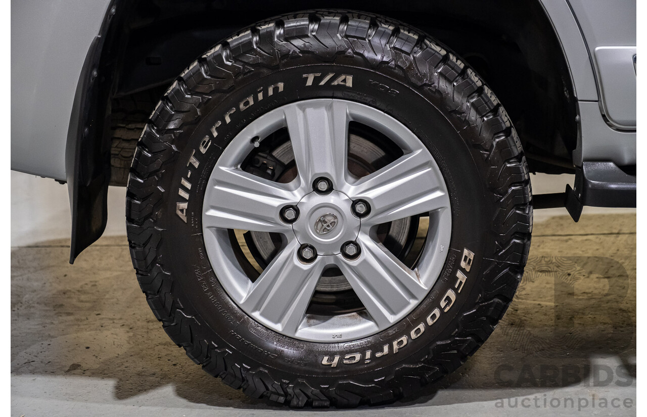 6/2012 Toyota Landcruiser Sahara (4x4) VDJ200R 4d Wagon Silver Turbo Diesel V8 4.5L