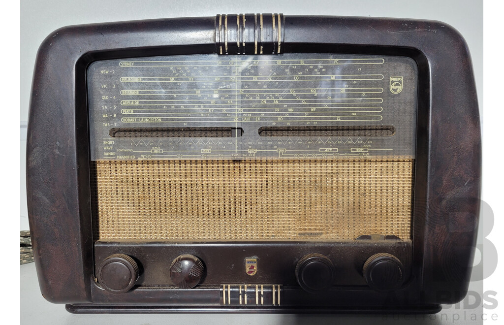 Vintage Bakelite Phillips Valve Radio