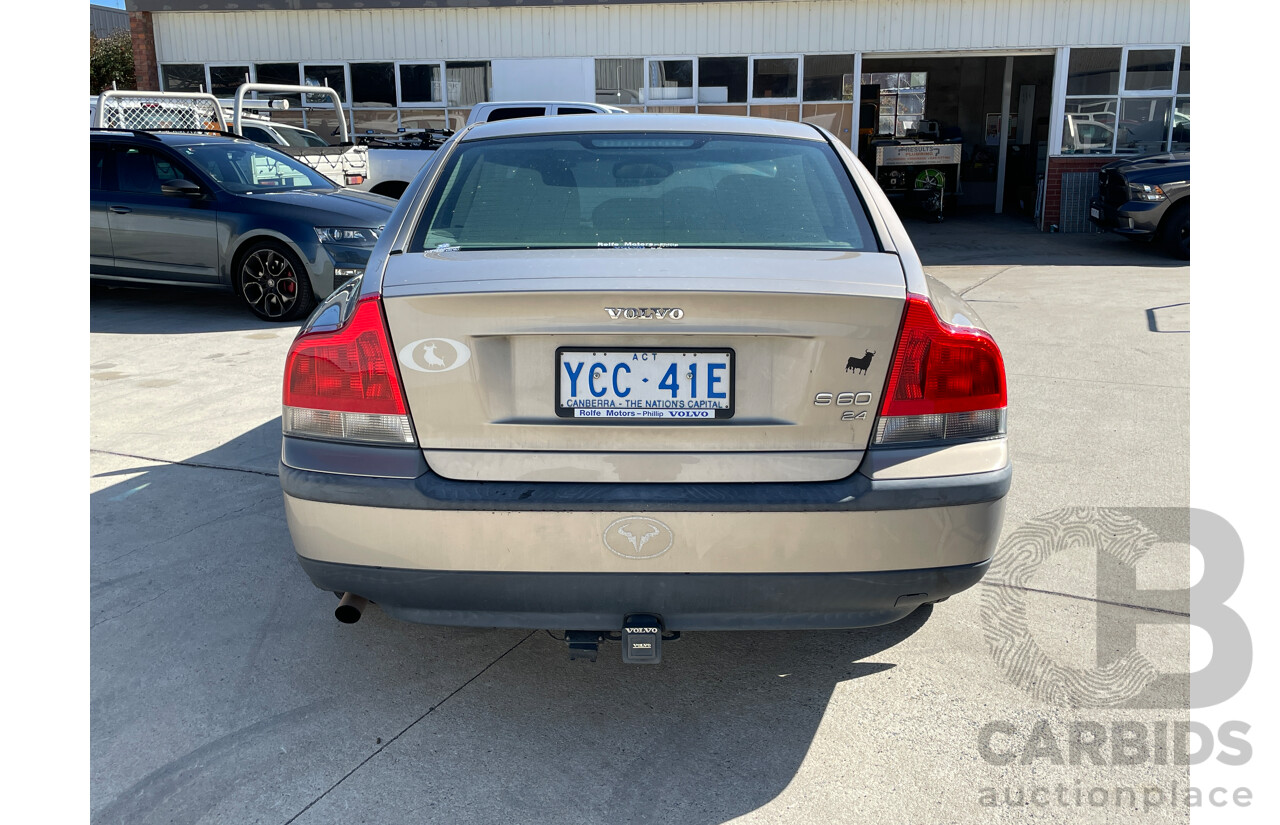 5/2002 Volvo S60 4d Sedan Gold 2.4L