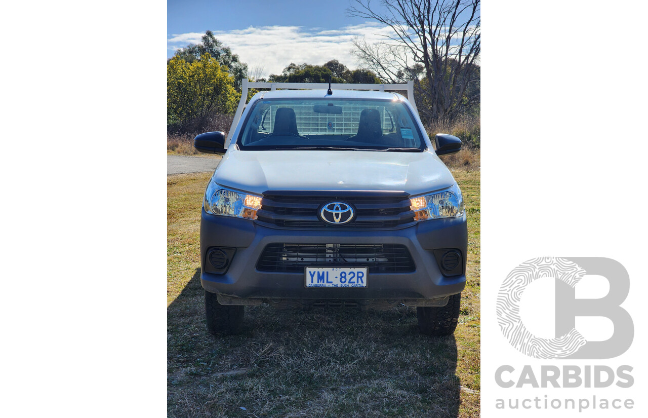 2/2018 Toyota Hilux Workmate (4x4) GUN125R C/Chas White Turbo Diesel 2.4L - Hydraulic Tipper Tray