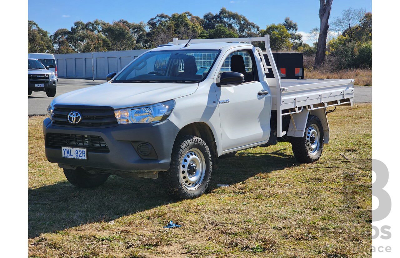 2/2018 Toyota Hilux Workmate (4x4) GUN125R C/Chas White Turbo Diesel 2.4L - Hydraulic Tipper Tray