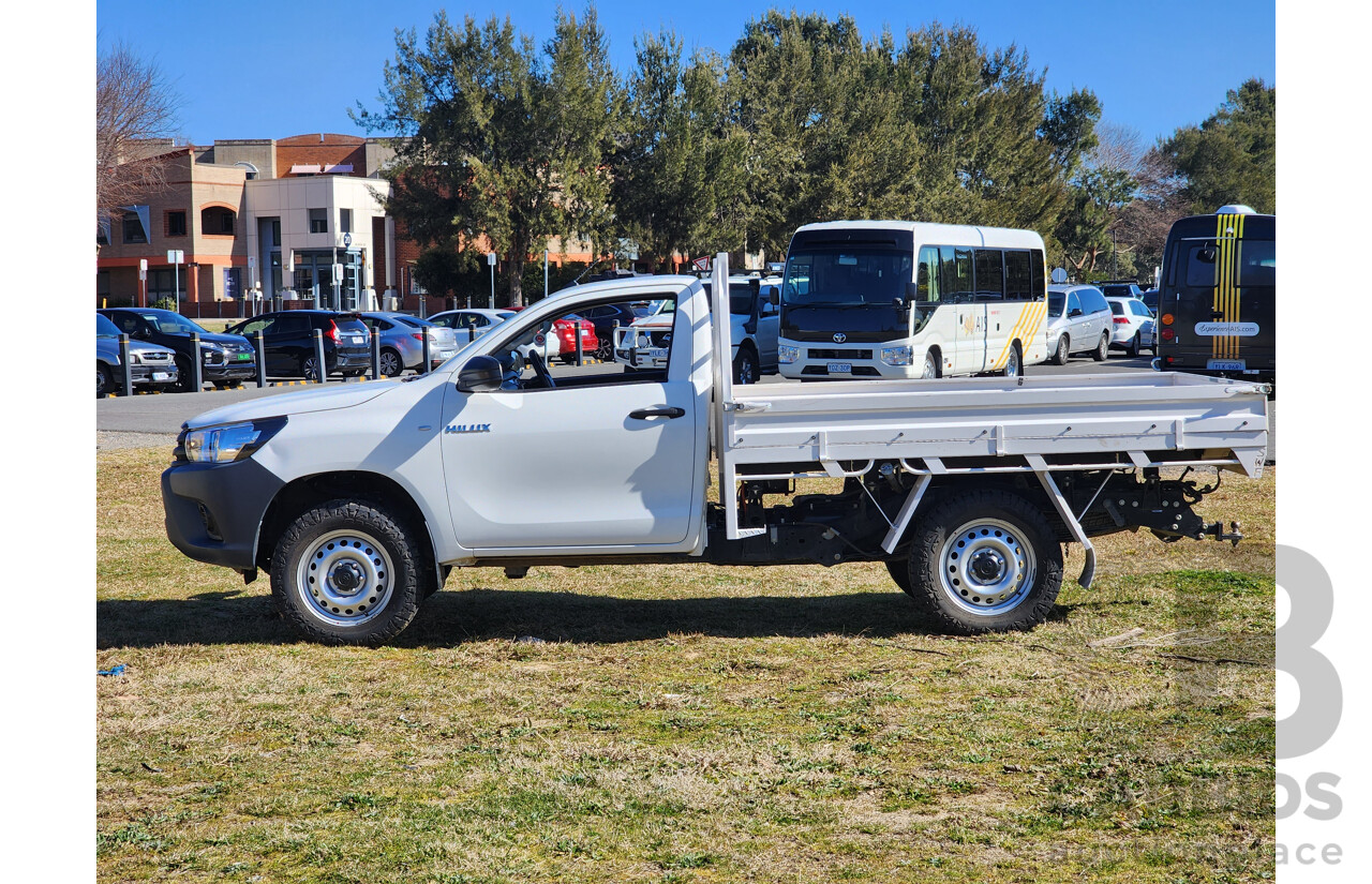 2/2018 Toyota Hilux Workmate (4x4) GUN125R C/Chas White Turbo Diesel 2.4L - Hydraulic Tipper Tray