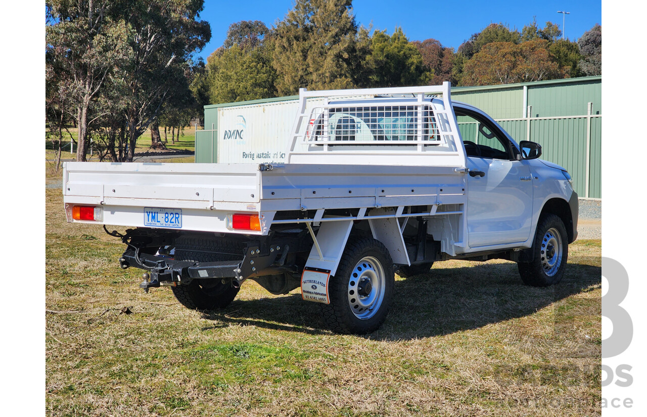 2/2018 Toyota Hilux Workmate (4x4) GUN125R C/Chas White Turbo Diesel 2.4L - Hydraulic Tipper Tray