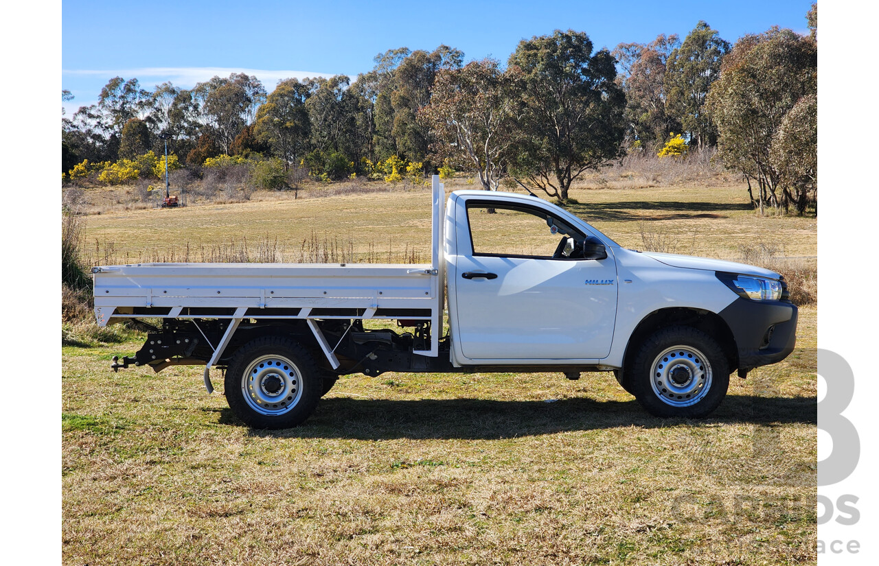 2/2018 Toyota Hilux Workmate (4x4) GUN125R C/Chas White Turbo Diesel 2.4L - Hydraulic Tipper Tray