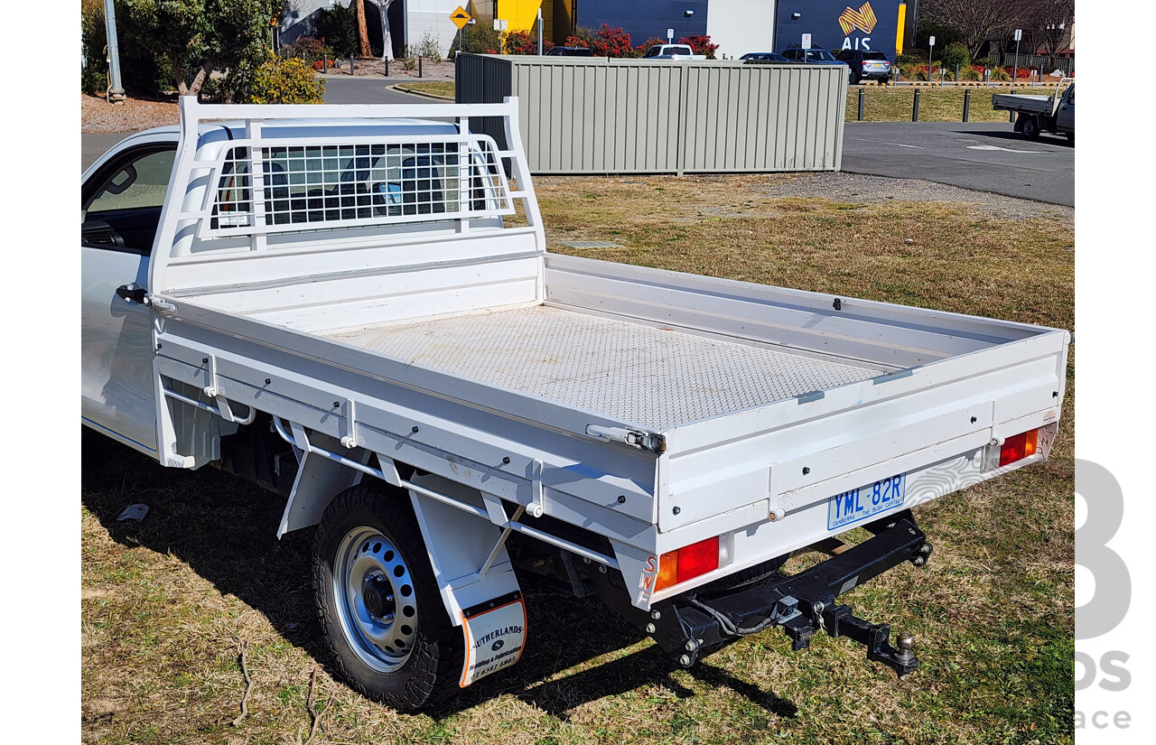 2/2018 Toyota Hilux Workmate (4x4) GUN125R C/Chas White Turbo Diesel 2.4L - Hydraulic Tipper Tray