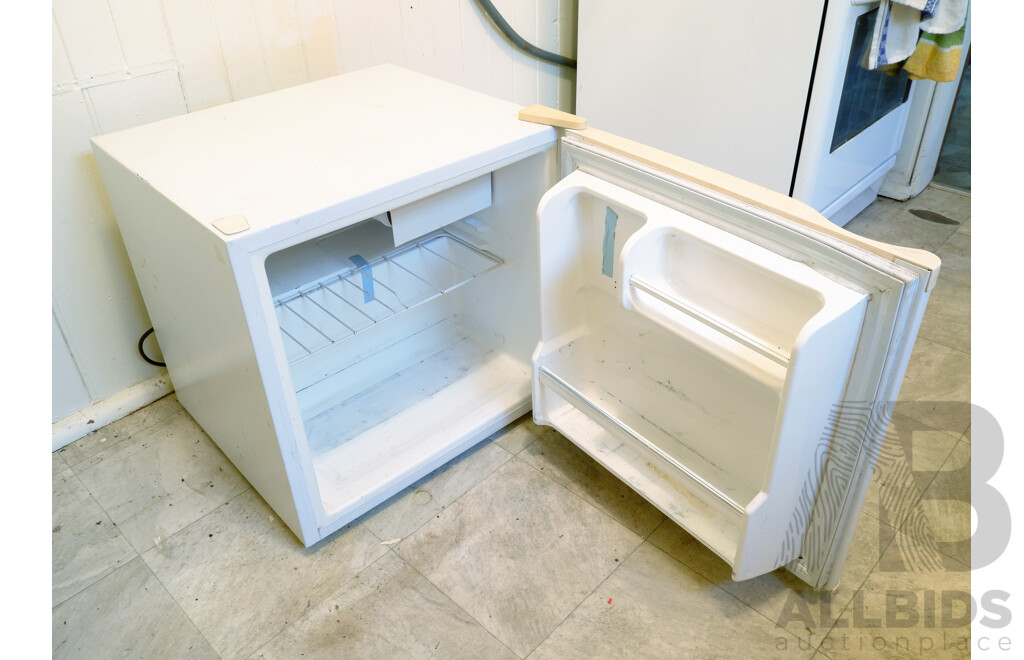 Cascade 50L Refrigerator KR-68