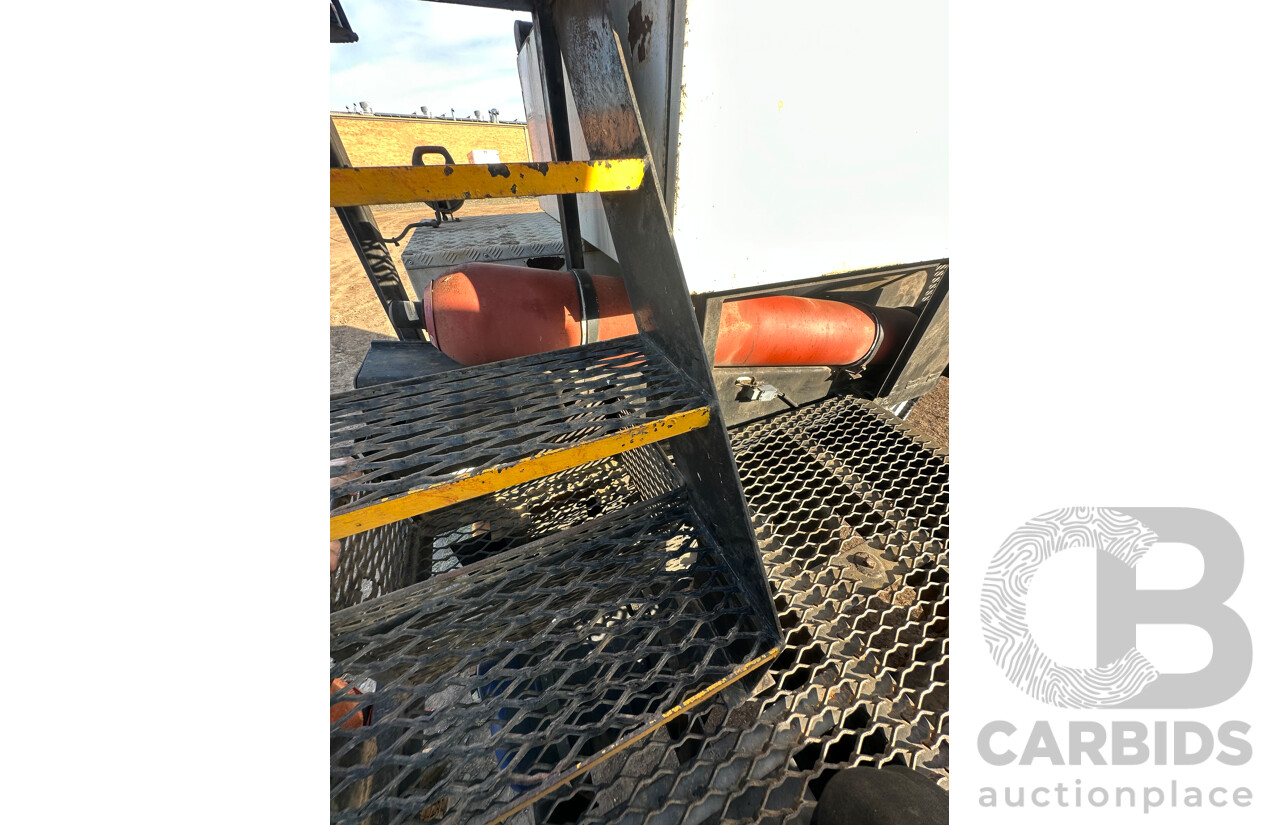 03/2002 Isuzu FY FVZ work Platform With EWP