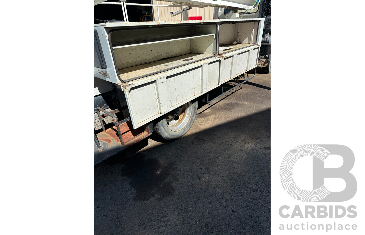 07/2006 Hino GD 6D1J EWP Truck