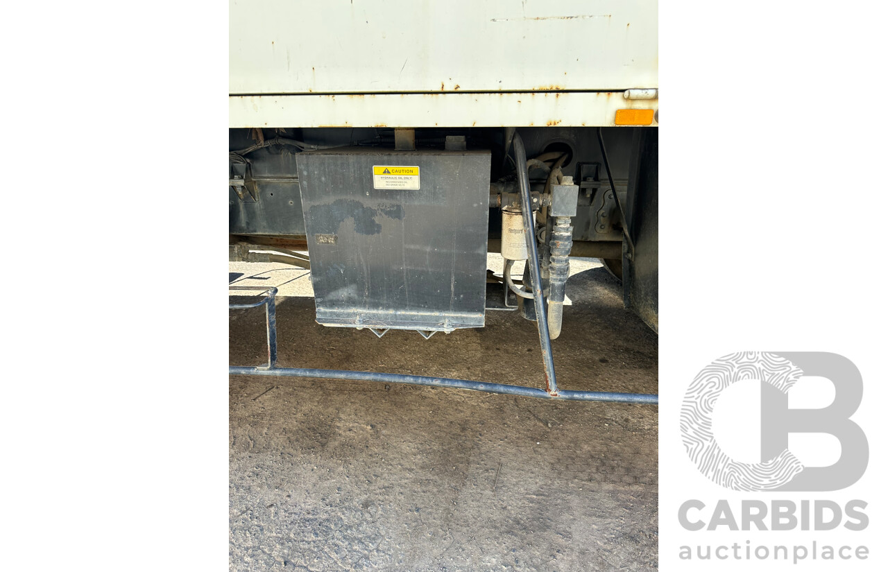 07/2006 Hino GD 6D1J EWP Truck