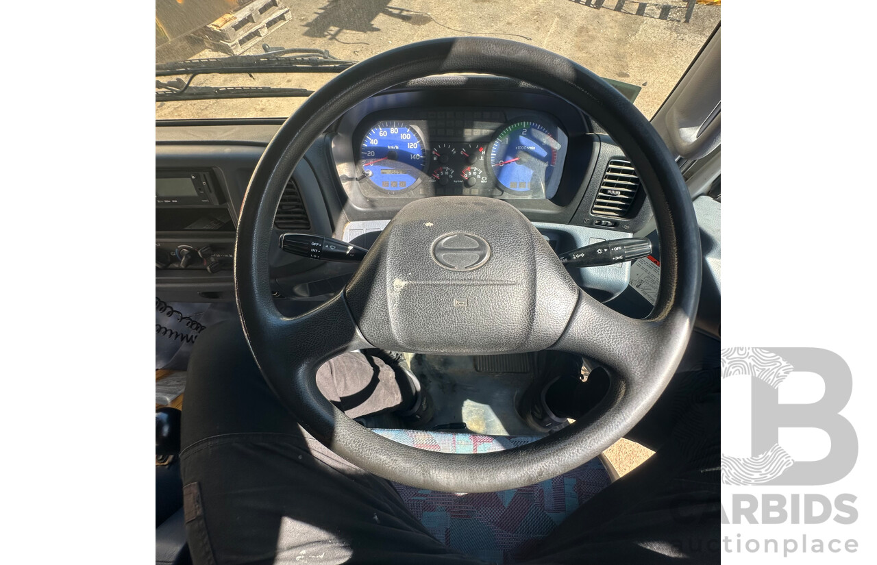 07/2006 Hino GD 6D1J EWP Truck