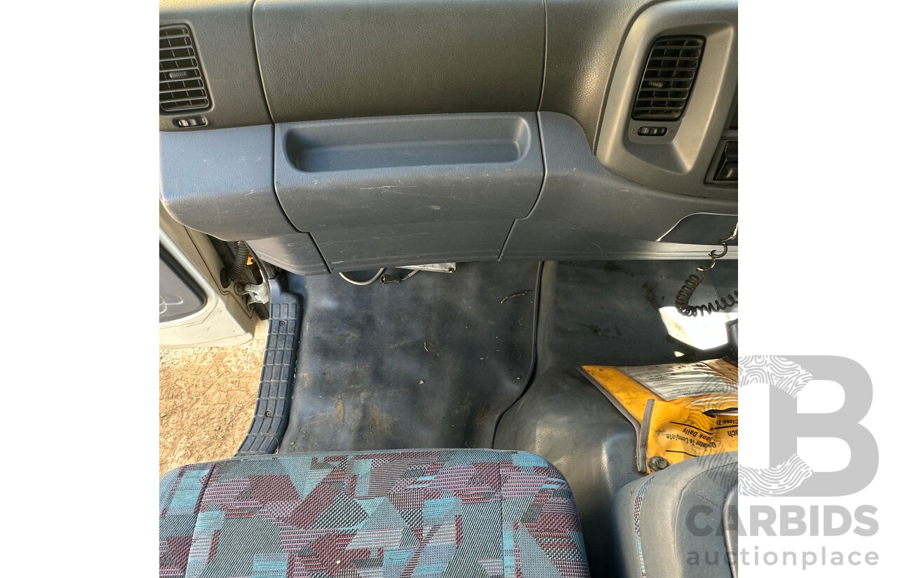 07/2006 Hino GD 6D1J EWP Truck