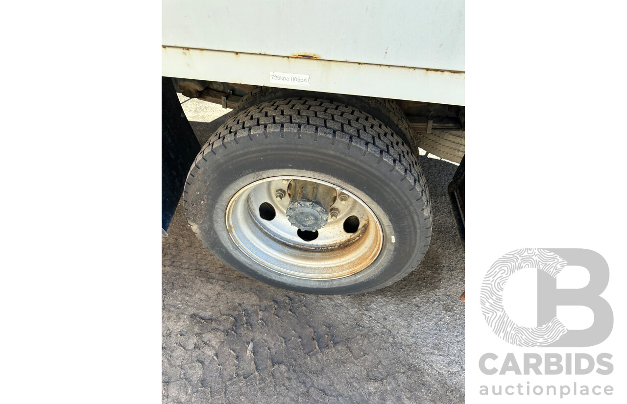 07/2006 Hino GD 6D1J EWP Truck