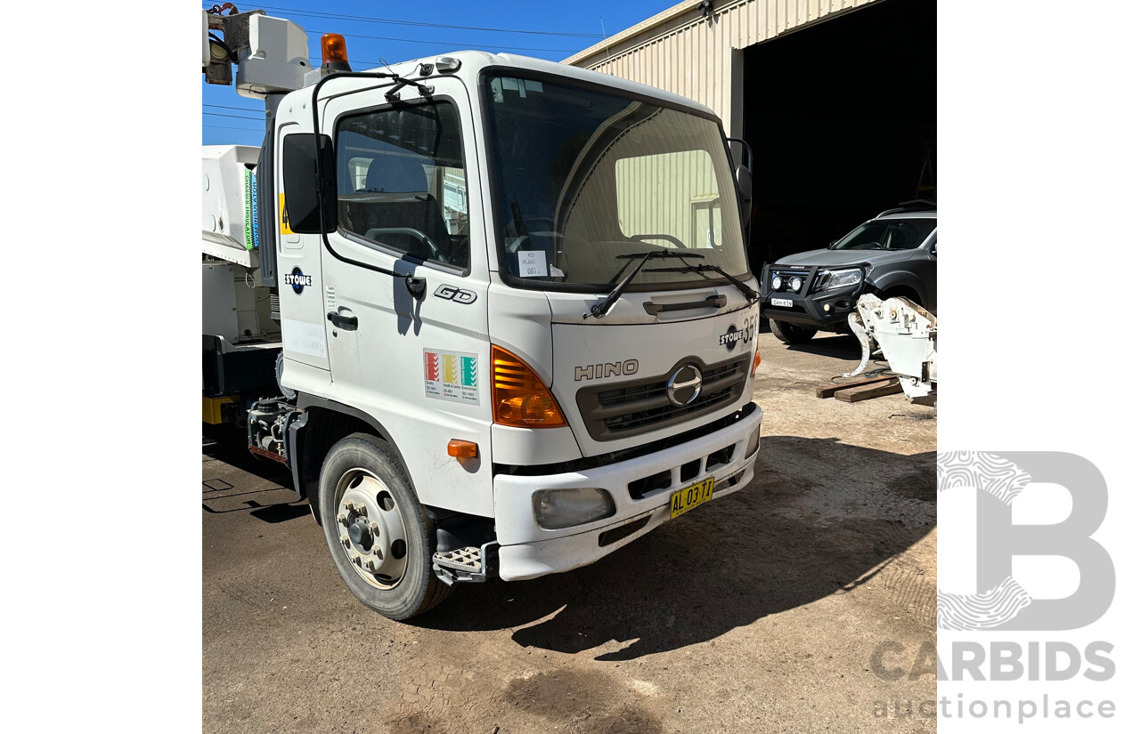 07/2006 Hino GD 6D1J EWP Truck