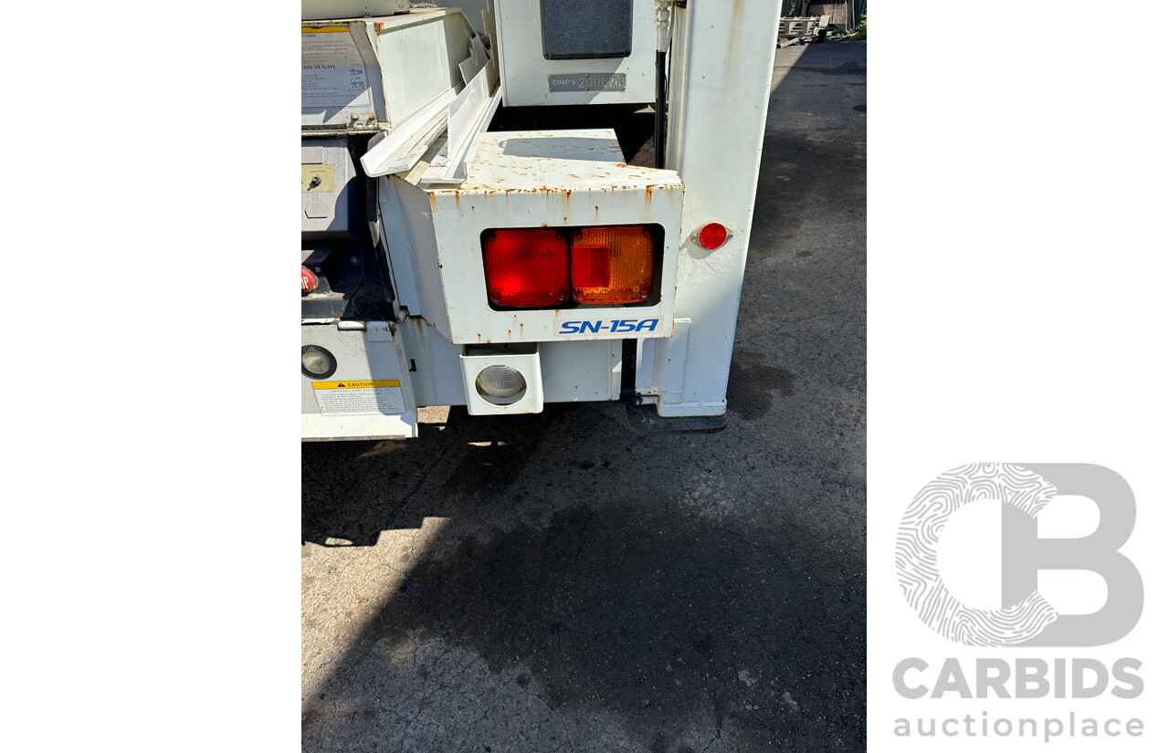 07/2006 Hino GD 6D1J EWP Truck